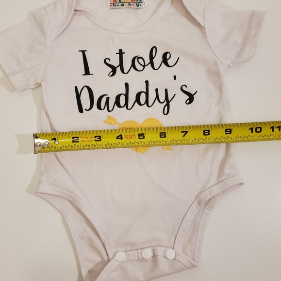 "I stole Daddy's Heart" Graphic Onesie - Picture 3 of 4